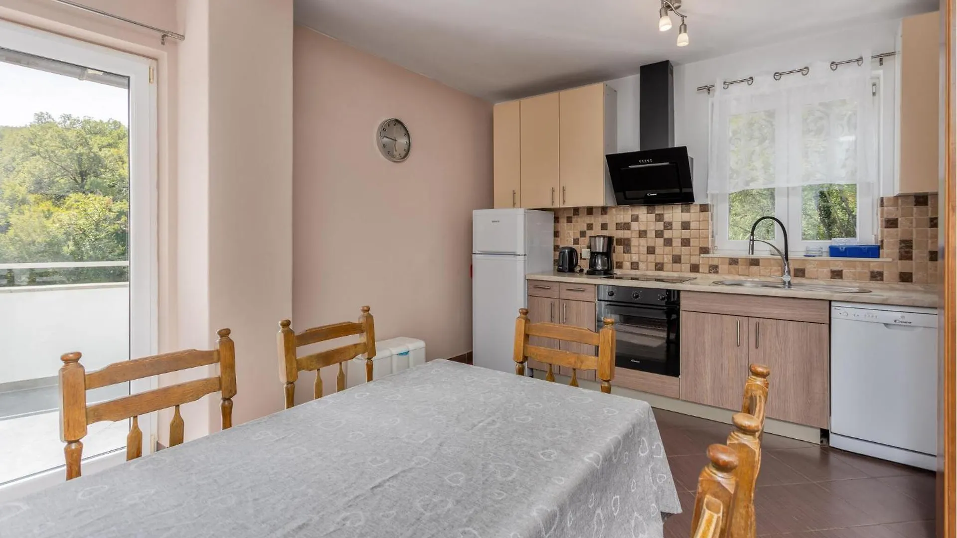 Lovely Apartment In Brsec With House Sea View